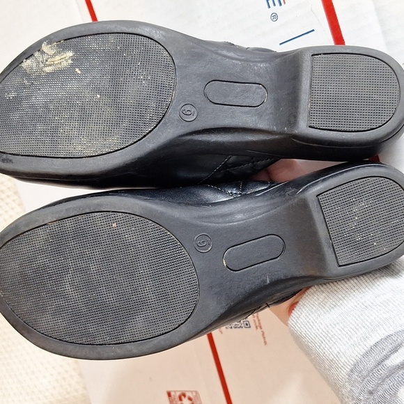 BLACK LEATHER SLIP ON SANDLES SIZE 6 - Picture 4 of 4